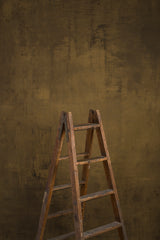 10479 Ochre Strong Text L