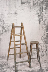 Light Grey Backdrop Strong Text XL 1058