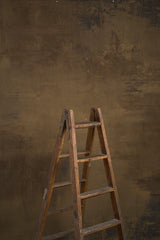 10656 Ochre Strong Text L