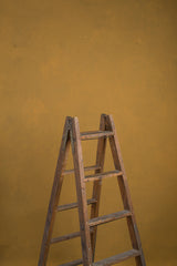 10981 Ochre Low Text M