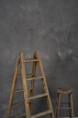1099 Grey Strong Text L+