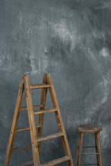 Cold Grey Backdrop Strong Text L+ 1117