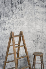 Cold Grey Backdrop Strong Text L+ 1118