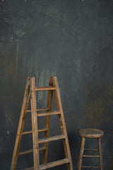 1128 Cold Grey Brown Strong Text L+