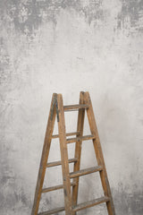11300 Light Grey Strong Text L