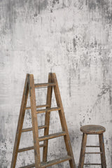 1131 Light Grey Strong Text L+