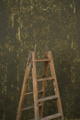 11401 Green Distressed Text M