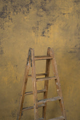 11419 Ochre Strong Text M