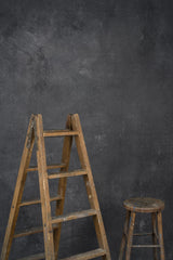 1146 Dark Grey Distressed Text L+