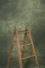 11575 Green Distressed Text M