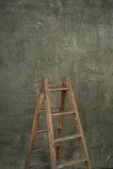 12089 Green Distressed Text L