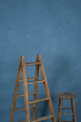 1216 Blue Low Text L+