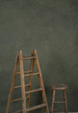 1246 Green Distressed Text L+