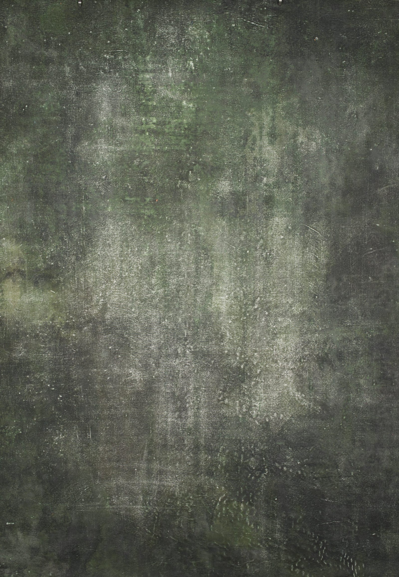 12470 Green Distressed Text M