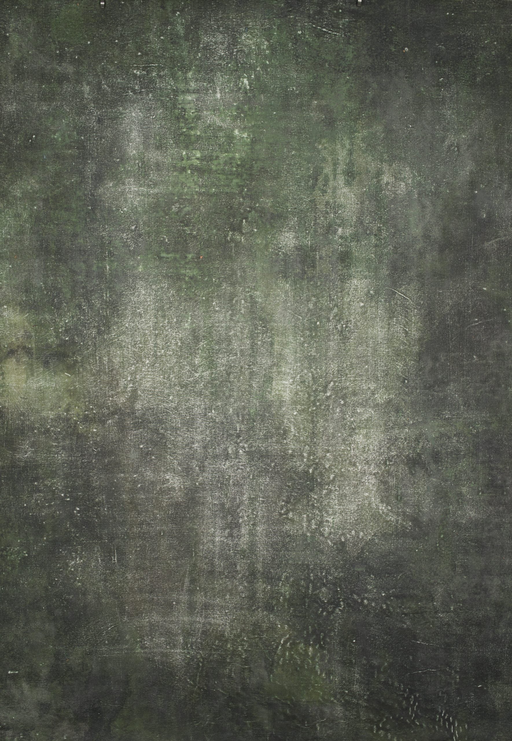 12470 Green Distressed Text M