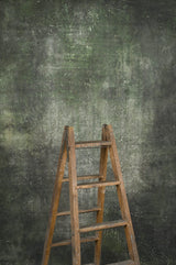 12470 Green Distressed Text M