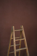 12475 Red Distressed Text M