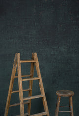 1253 Green Red Strong Text L+