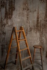 327 Light Grey Rusty Strong Text XL