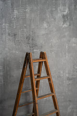 5235 Grey Contrasty Strong Text L