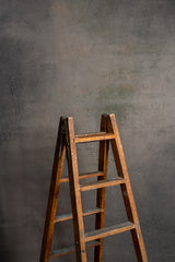 5241 Light Grey Strong Text Mid