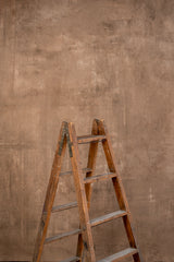 5353 Ocher Brown Strong Text Large