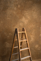 5547 Ochre Strong Text L
