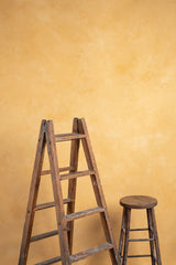 652 Ochre Mid Text L