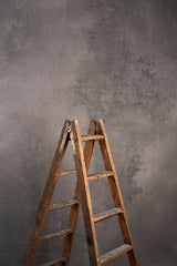 7103 Grey Strong Text M