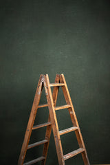 7628 Green Distressed Text