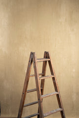 8025 Ochre Mid text M