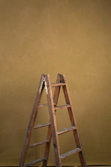 8239 Green Ochre Mid Text M