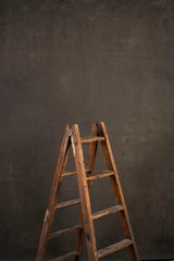 9057 Warm Grey Mid Text M
