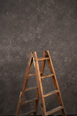 9073 Grey Strong Text M