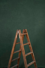 9547 Green Distressed Text M