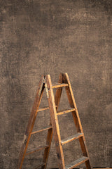 9600 Warm Grey Strong Text L