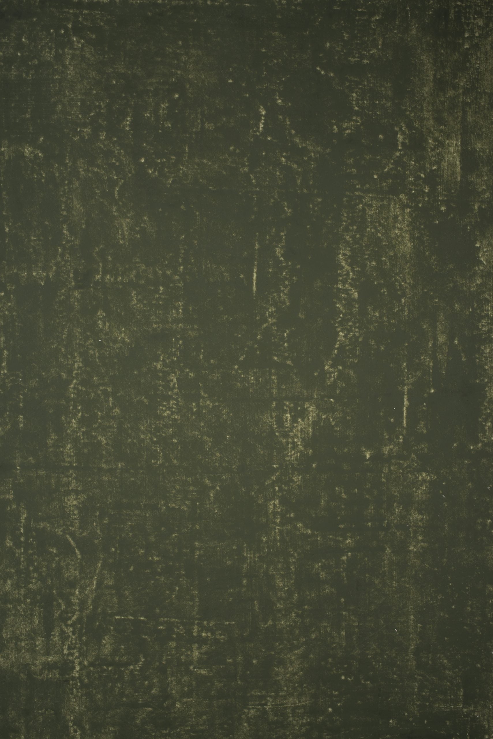 Green Distressed Text L+