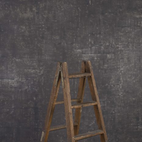 10207 Grey Distressed Text La