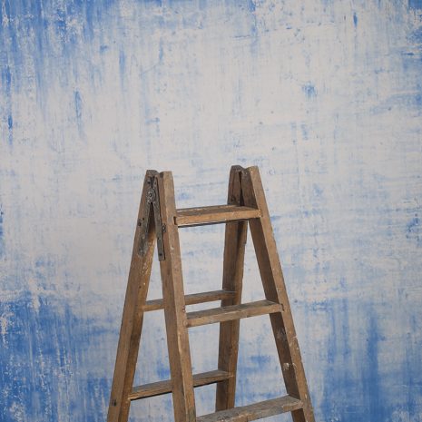 10469 Light Blue Strong Text La