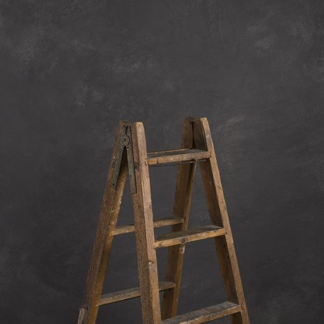 10764 Grey Distressed Text La