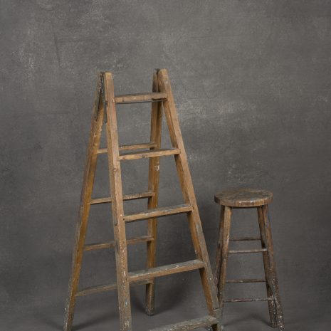 1032 Grey Distressed Text XLa