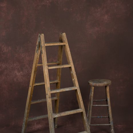 1091 Red Distressed Text XLa