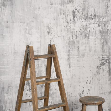 1131 Light Grey Strong Text L+a