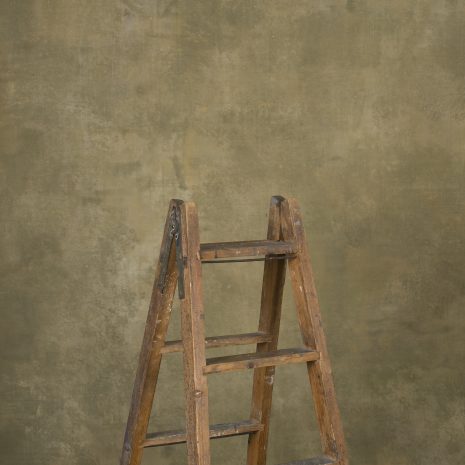 11689 Green Distressed Text La