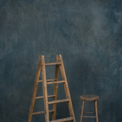 1286 Blue Distressed Text L+a