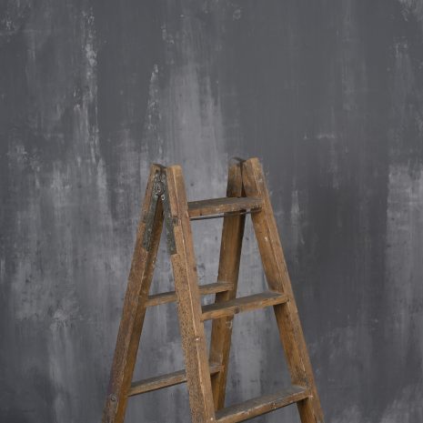 12027 Grey Strong Text La