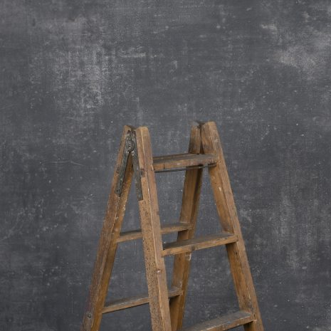 12031 Grey Distressed Text La