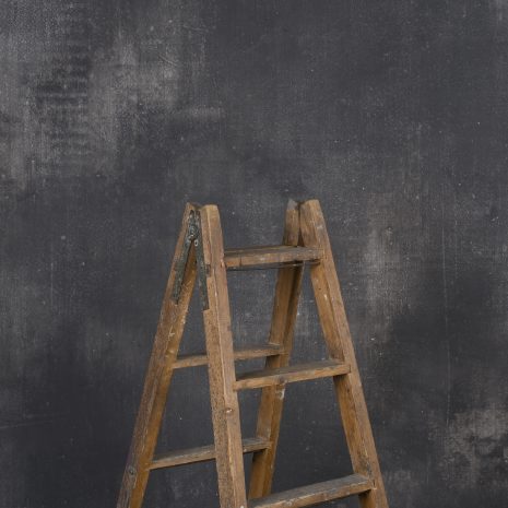 12032 Grey Distressed Text La