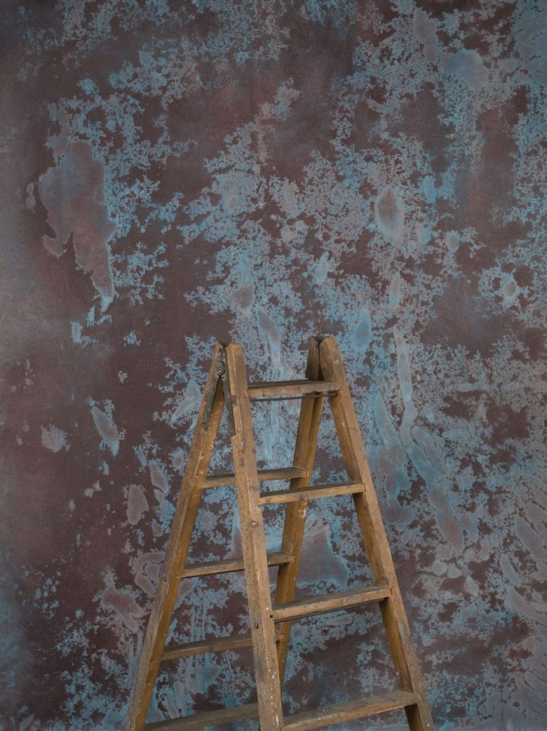 Best 7 Turquoise Backdrops for E-Commerce and Fashion Photography 6 Red and Turquoise Backdrop